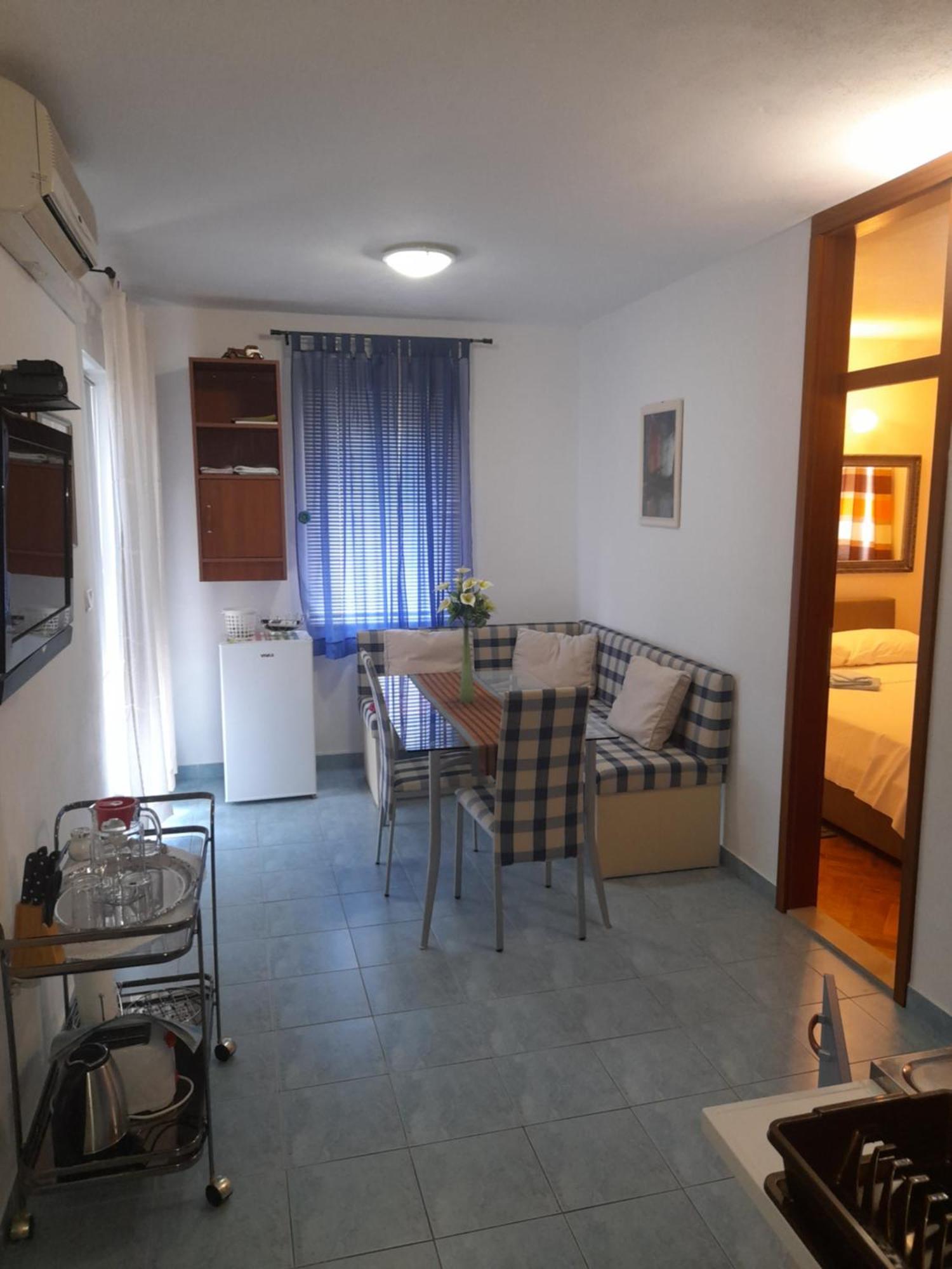 Apartament Nives B. Supetar Zewnętrze zdjęcie
