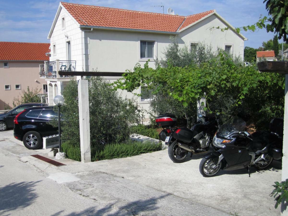 Apartament Nives B. Supetar Zewnętrze zdjęcie