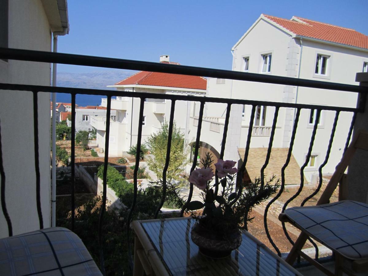 Apartament Nives B. Supetar Zewnętrze zdjęcie