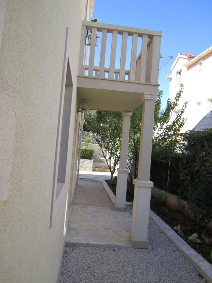 Apartament Nives B. Supetar Zewnętrze zdjęcie