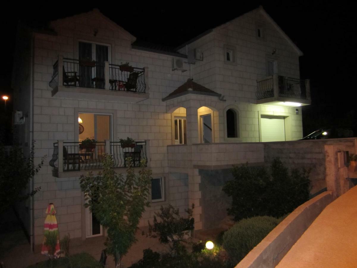 Apartament Nives B. Supetar Zewnętrze zdjęcie