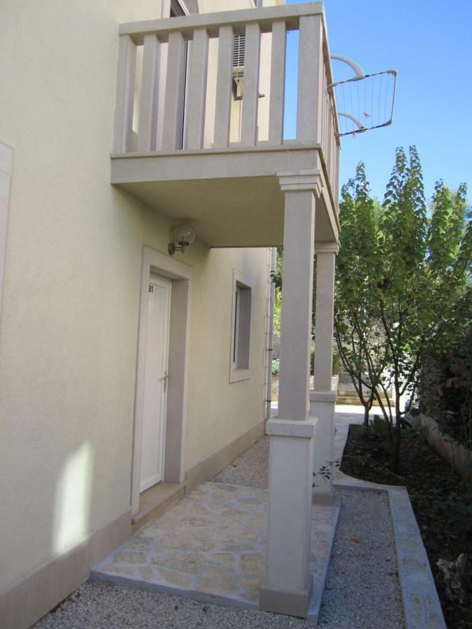 Apartament Nives B. Supetar Zewnętrze zdjęcie