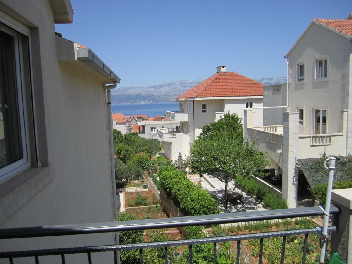 Apartament Nives B. Supetar Zewnętrze zdjęcie