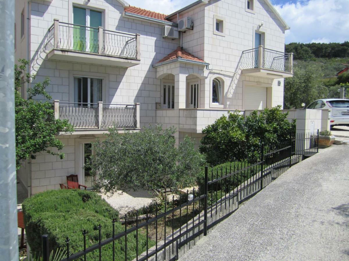 Apartament Nives B. Supetar Zewnętrze zdjęcie