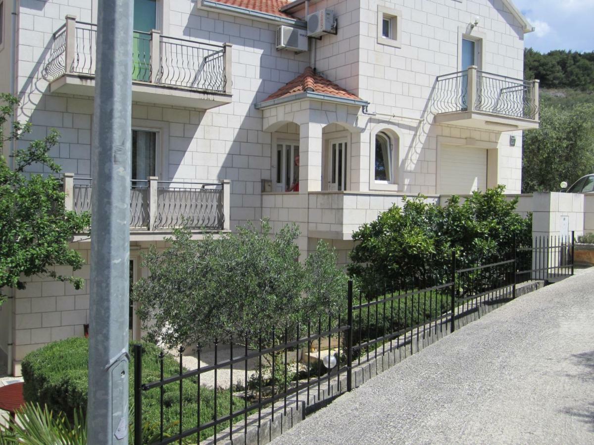 Apartament Nives B. Supetar Zewnętrze zdjęcie